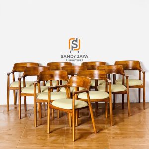 Kursi makan kayu jati minimalis modern dengan dudukan empuk dari Sandy Jaya Furniture
