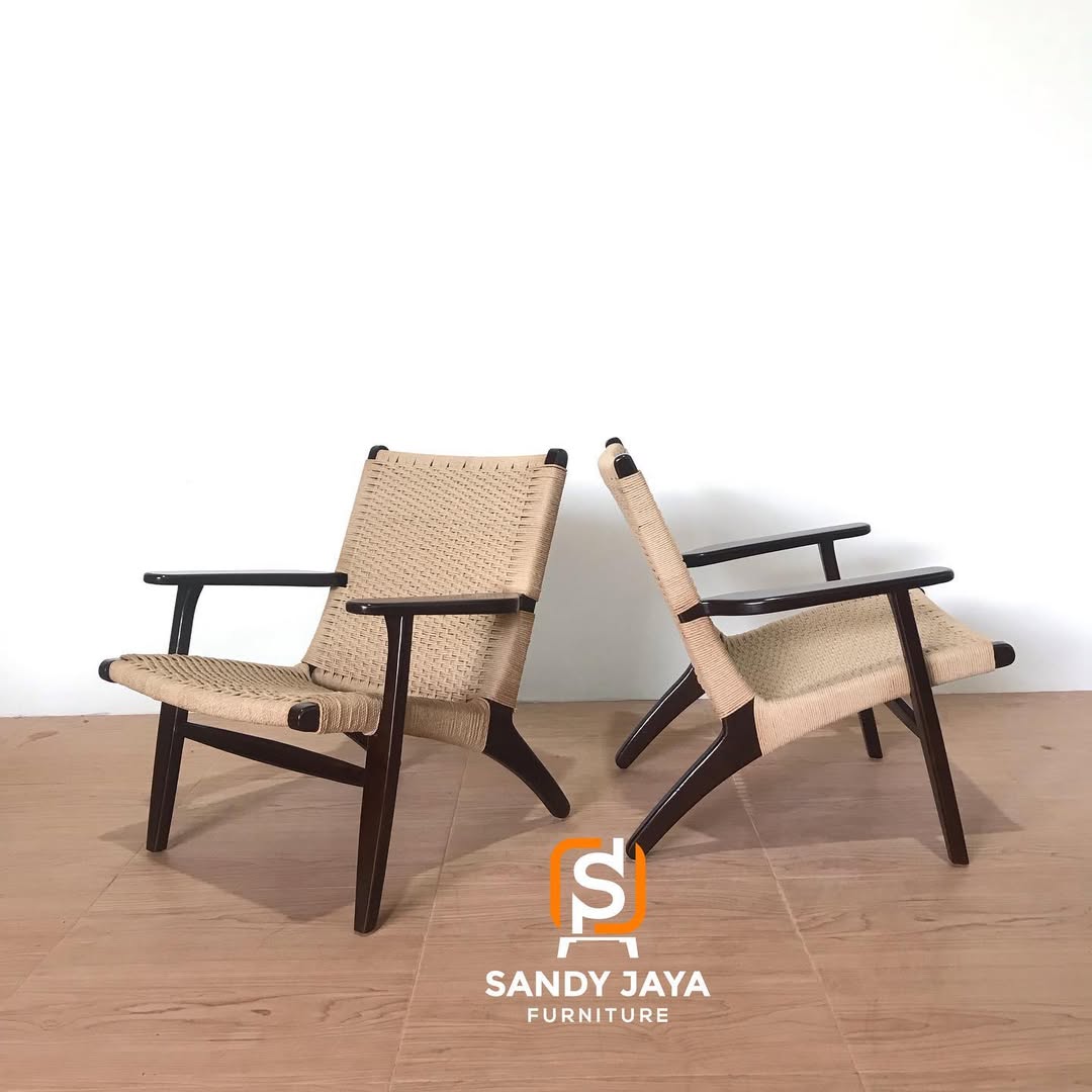 Kursi santai kayu jati kombinasi anyaman loom minimalis dari Sandy Jaya Furniture