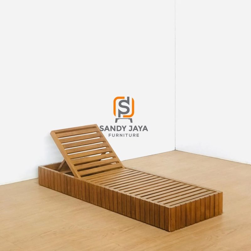 Kursi santai kayu jati outdoor untuk kolam renang villa dan resort
