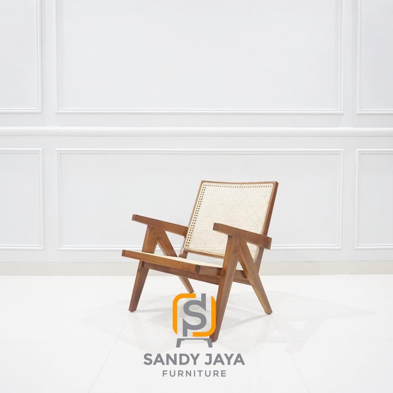 Kursi lounge kayu jati rotan dengan desain minimalis natural