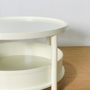 Meja Tamu Bundar Putih 2 Tingkat dengan Desain Minimalis dan Elegan