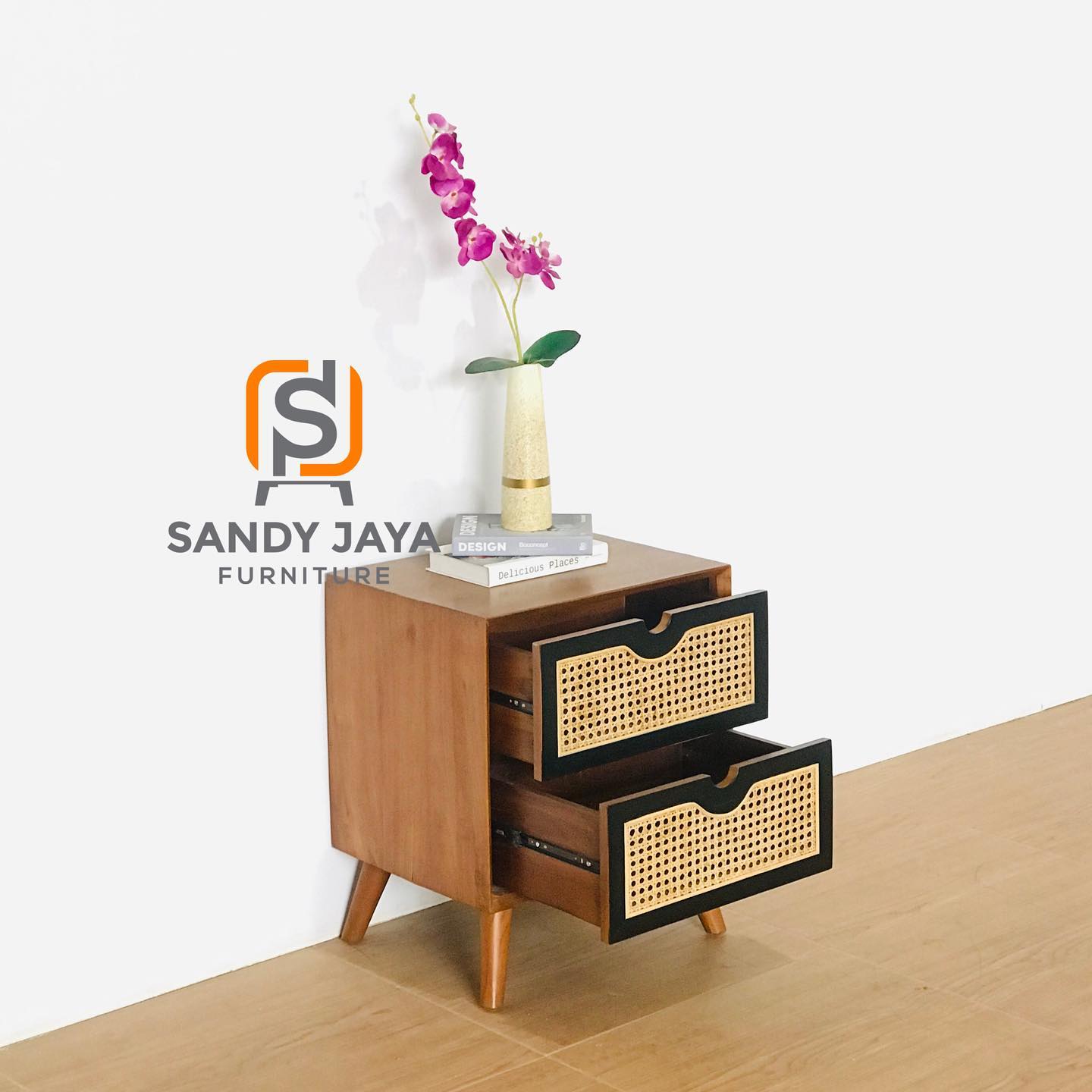 Nakas kayu jati minimalis 2 laci dengan aksen rotan untuk kamar tidur