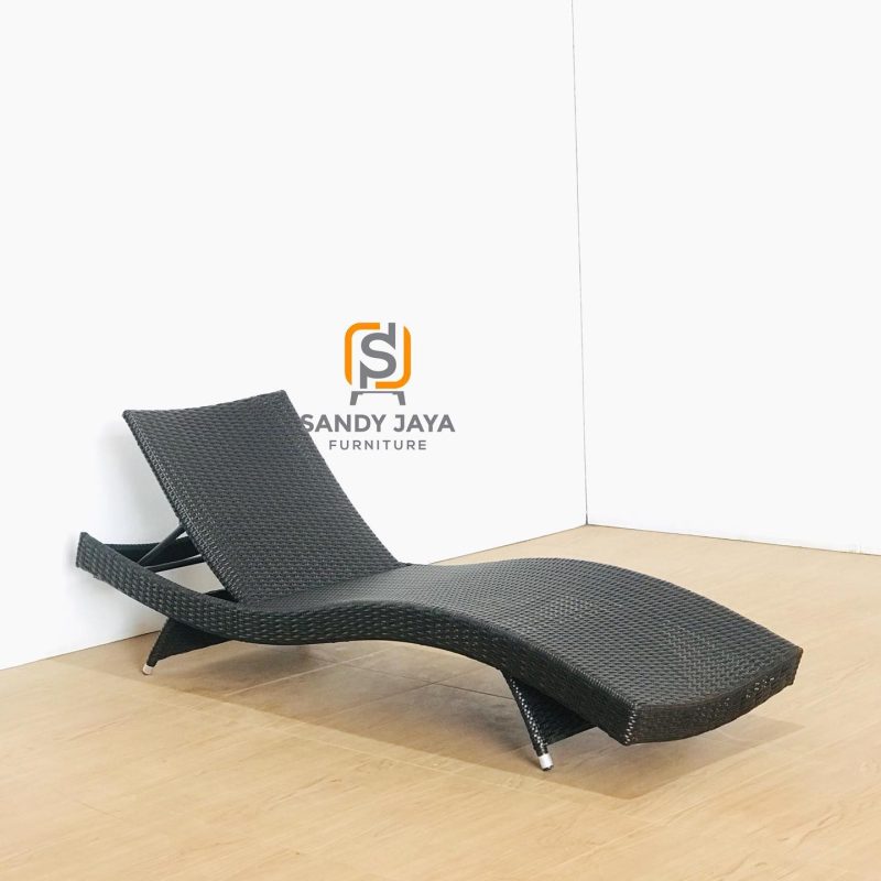 Kursi santai outdoor rotan sintetis hitam untuk kolam renang dan taman